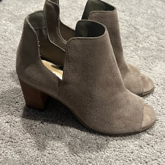 Opened Toe Heels - Picture 3 of 4